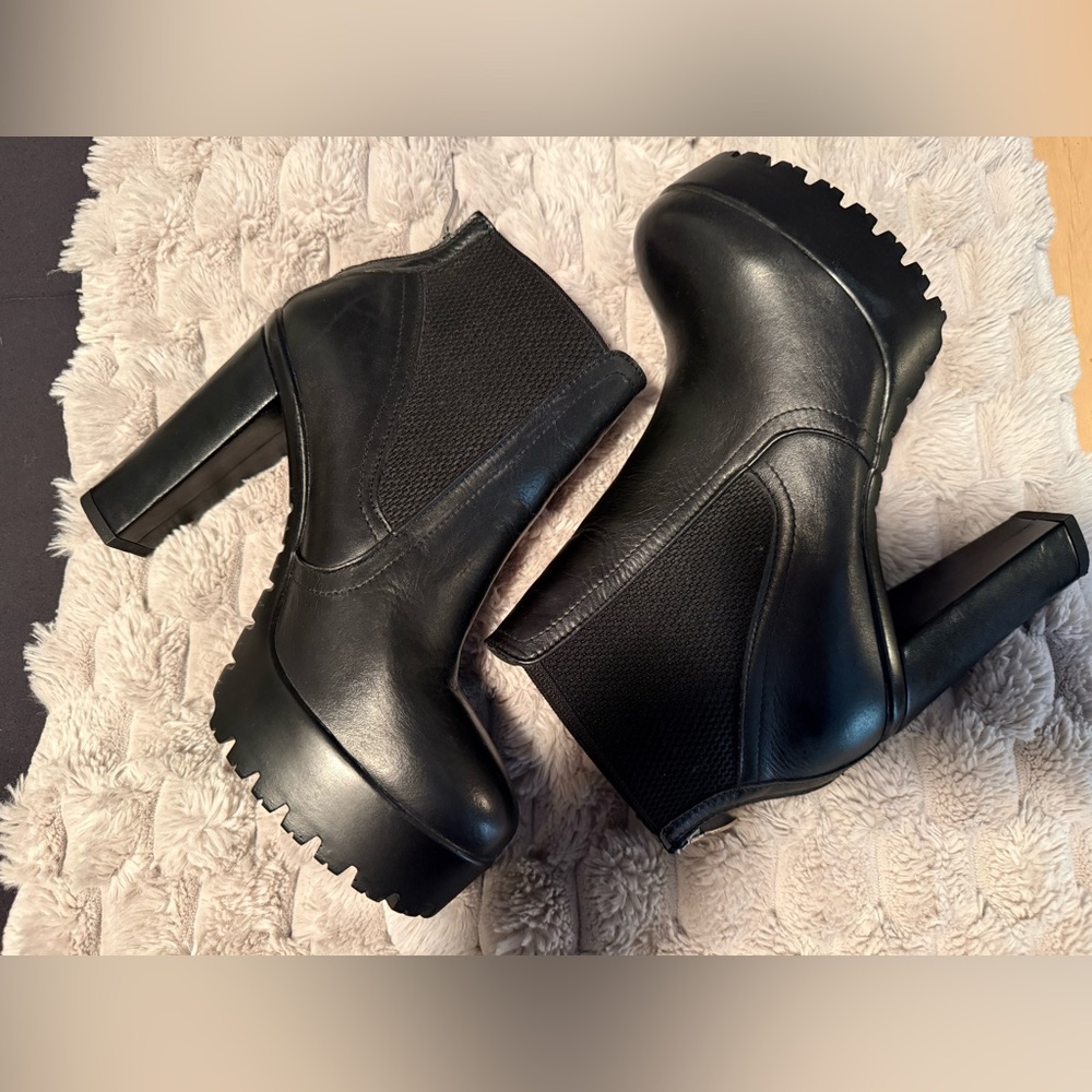 Steve Madden Black Chunky Heel Boots